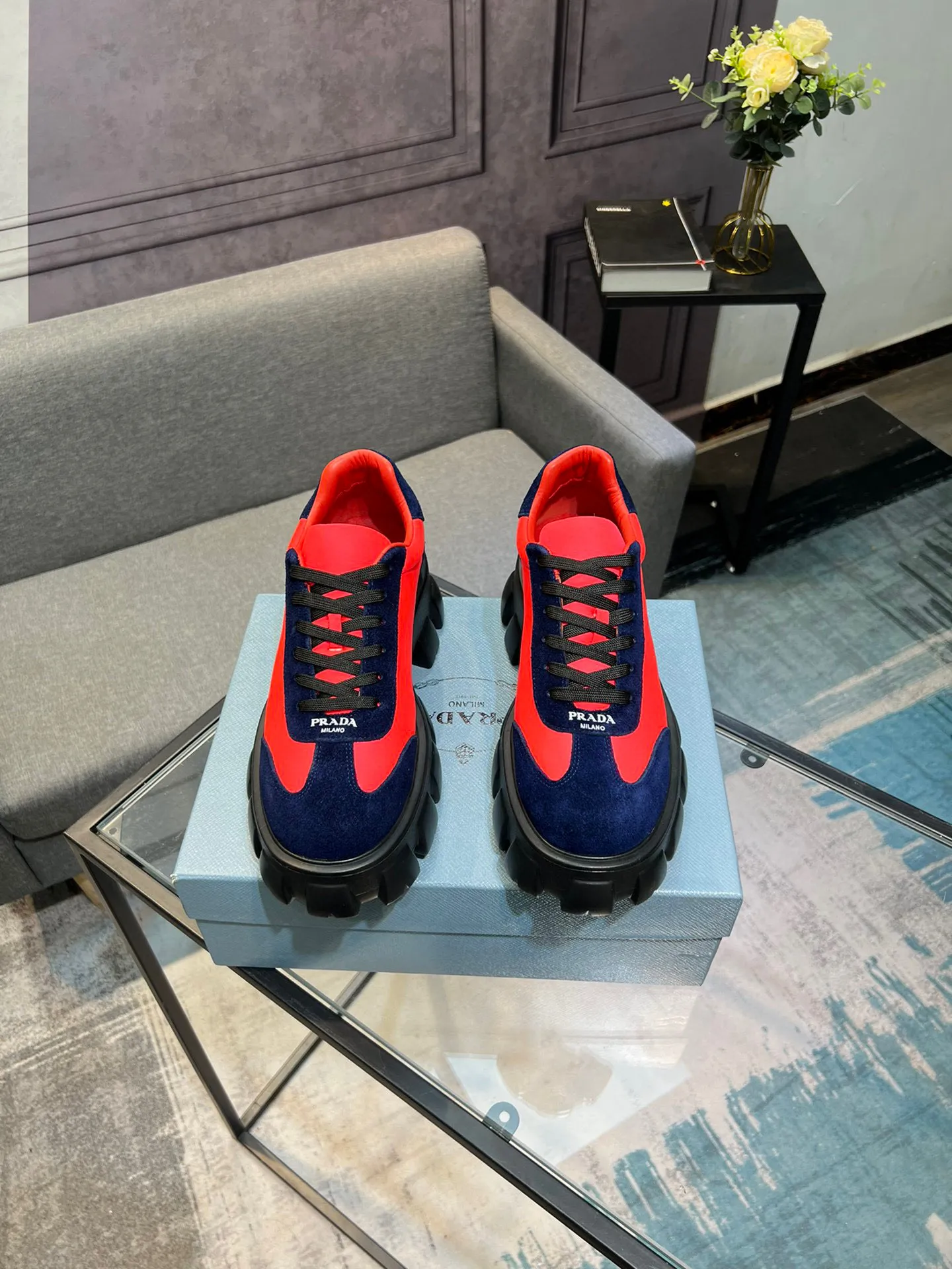 Men's shoes 💰540 Prada Latest 2025ss spring and summer catwalk series Thick-soled platform platform Casual sports shoes Couple style ☑️ Bold contrasting bright colors and fashionable combination Casual sports style design with exquisite details Classic personalized gear thick sole Increased comfort and unique modern trend style 🚩 Fabric: Cowhide ➕ Cloth Lining: Sheepskin Outsole: Original molded ultra-light foam material Sole thickness: 4.5CM Size: 35-45 (Female 40, Male 45, customized, non-returnable)